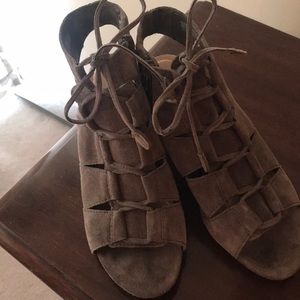 Vionic sandals barely worn size 7.5